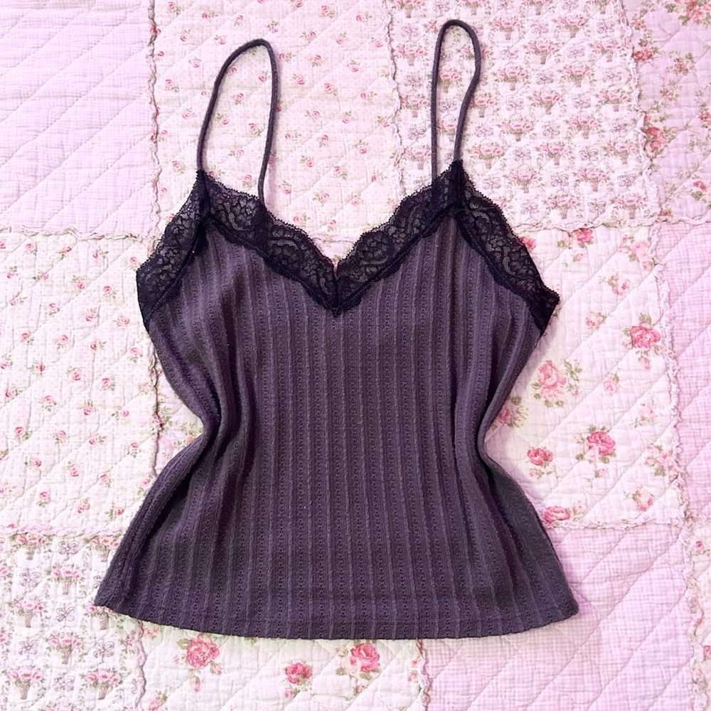 ✿ suuuuuper cute grey & black cropped lace cami w/ cutest little black bow!!